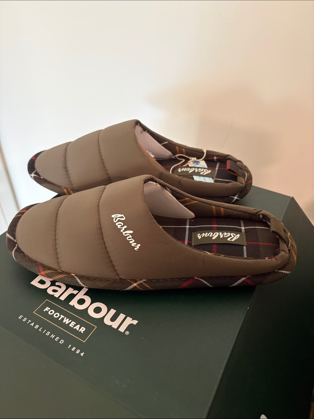 NWT Barbour Scottie slipper with Dark Green plaid accents